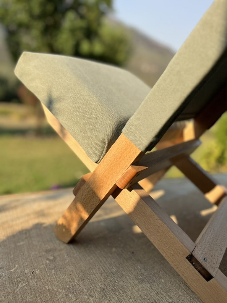 Beech folding chair with olive canvas